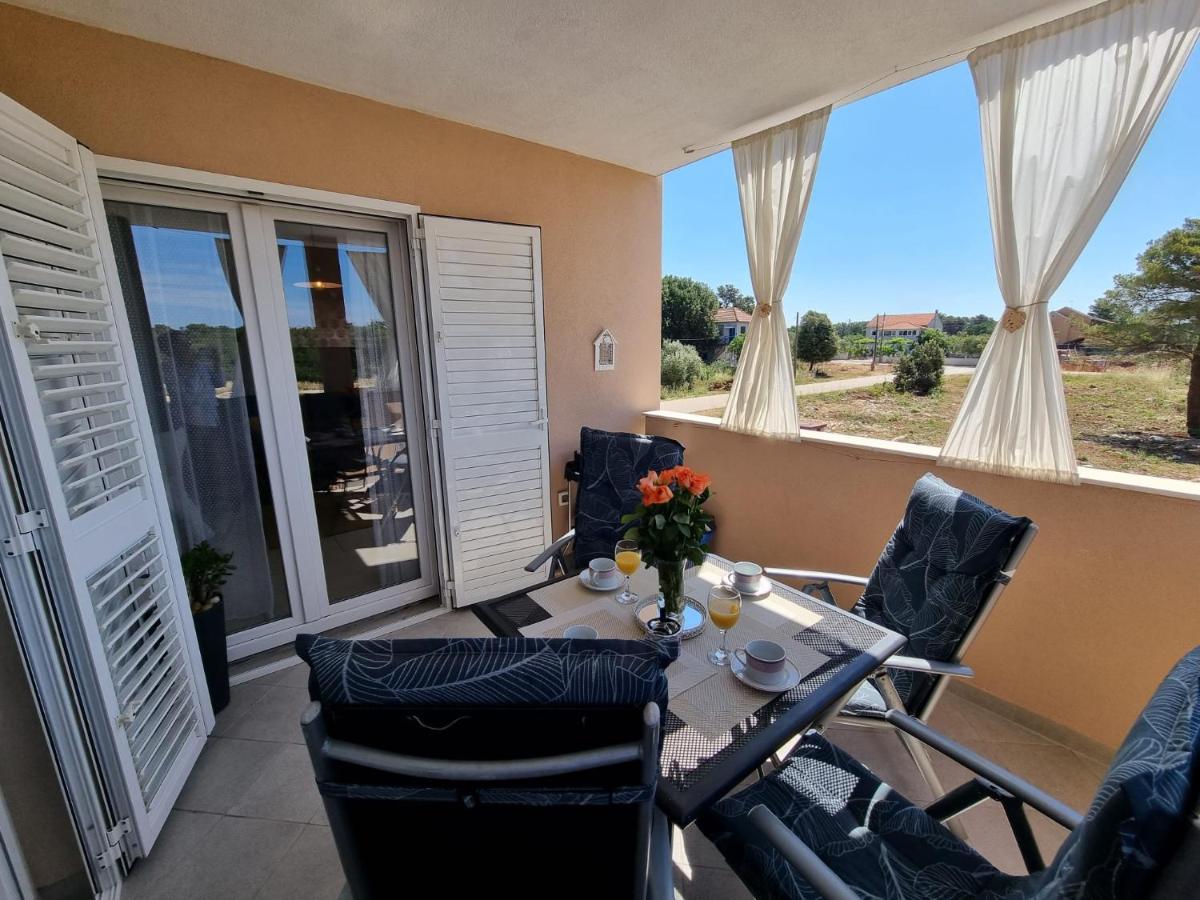 Apartman Marija Biograd Na Moru Exterior foto
